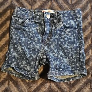👖✨ Levi’s Girls Denim Shorts – Size 5 ✨👖
